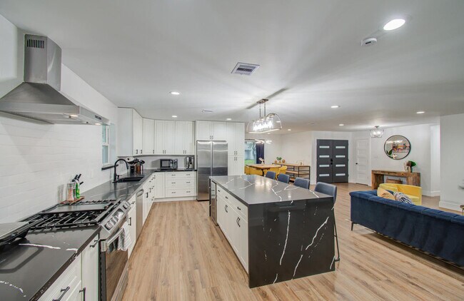 5407 Ariel St photo 4