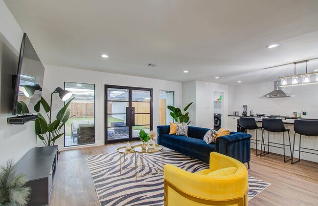 5407 Ariel St photo 3