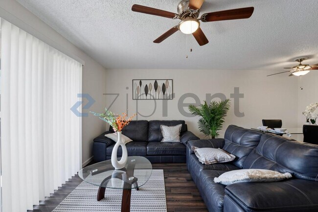 Unit 510 photo 4