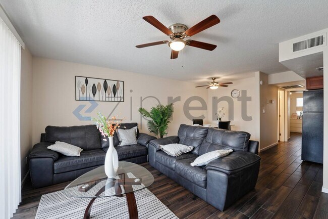 Unit 510 photo 3