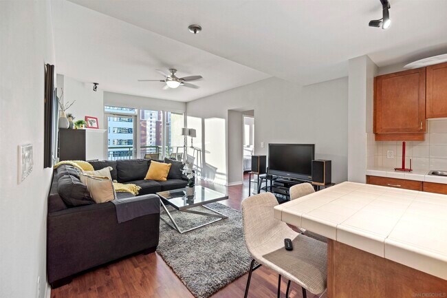 1240 India St San Diego, CA 92101 photo 2