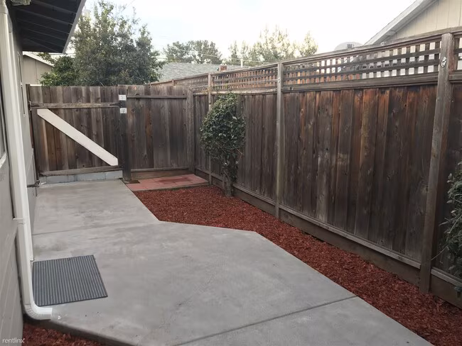 11841 Southwood Drive, Saratoga, CA 95070 photo 2