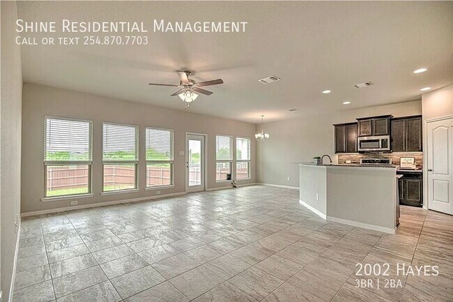 2002 Hayes St Temple, TX 76502 photo 4