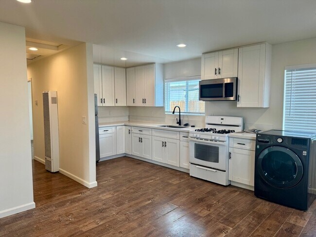 3775 Teak St San Diego, CA 92113 photo 2