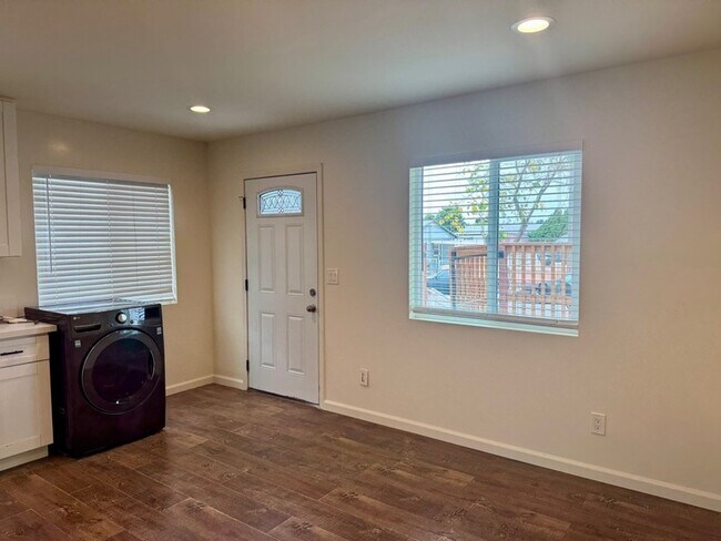 3775 Teak St San Diego, CA 92113 photo 3