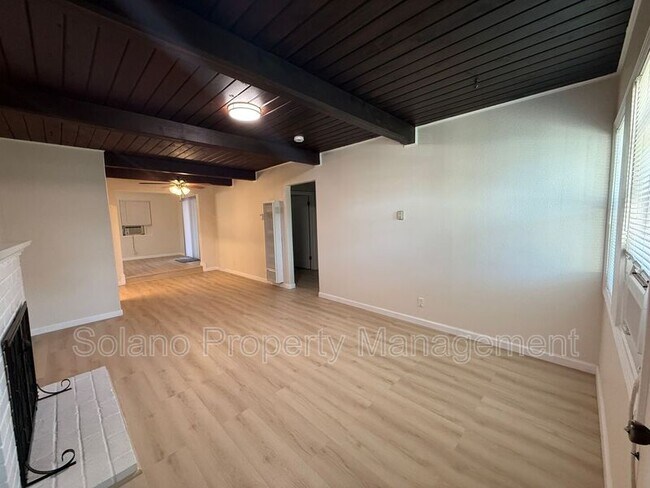 430 Bell Ave Fairfield, CA 94533 photo 2