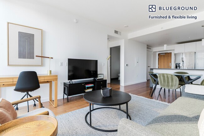 399 Fremont photo 3