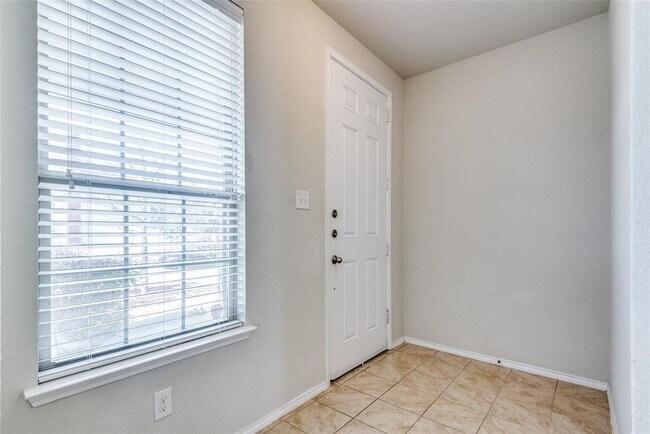 712 Whitemarsh Drive, Aubrey, TX 76227 photo 4