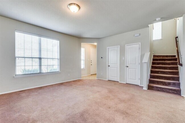 712 Whitemarsh Drive, Aubrey, TX 76227 photo 5