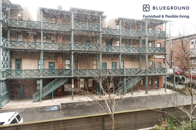 624 Yale Ave N Seattle, WA 98109 photo 4