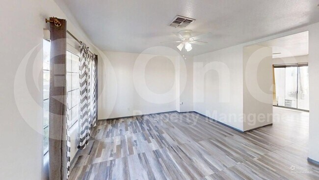 7801 N 44th Dr Glendale, AZ 85301 photo 5