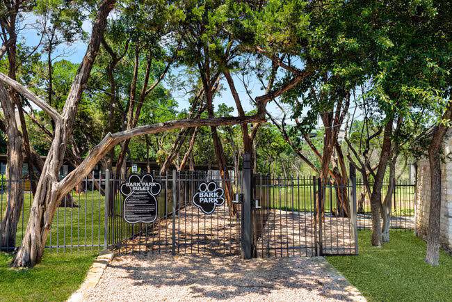 Landmark at Barton Creek photo 2