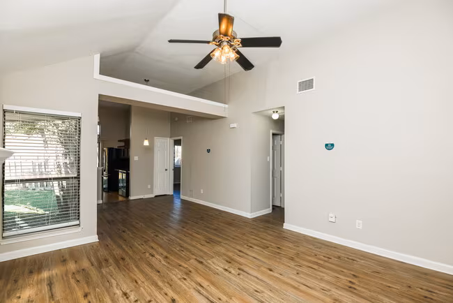 103 Hardin Dr photo 5