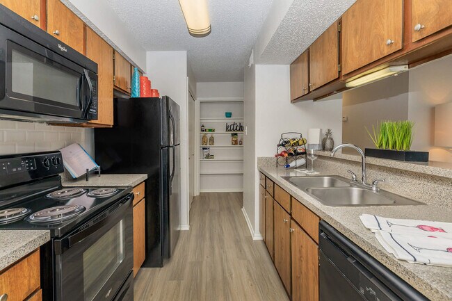 One Townecrest Apartments photo 5