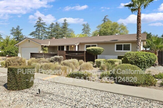 121 Ridgerock Dr photo 2