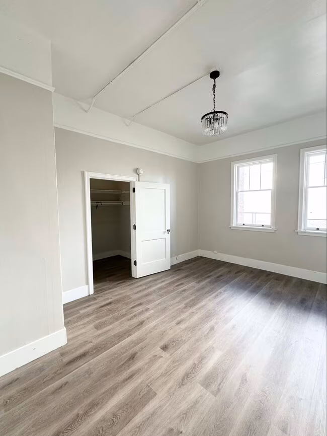 Edgecliff Apartments photo 3