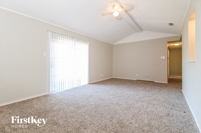 502 Oak Ridge Place, Grand Prairie, TX 75052 photo 4