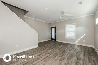 1244 Lonsdale Ave photo 4