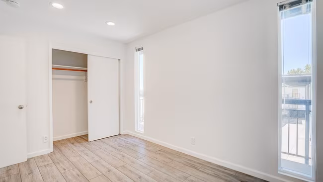 Edgewater Apartments photo 2