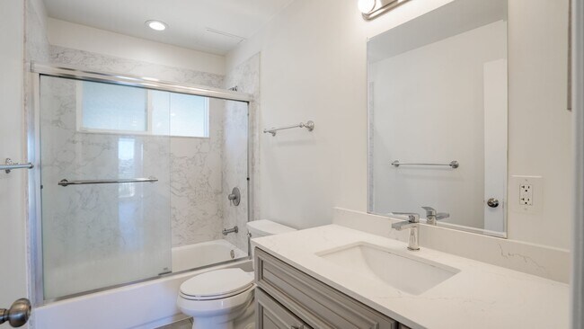 Edgewater Apartments photo 5