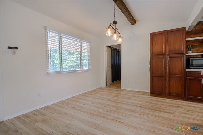 625 Creek Dr New Braunfels, TX 78130 photo 4