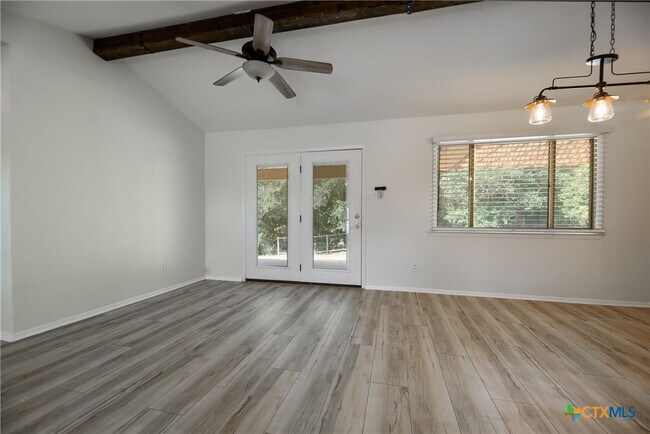 625 Creek Dr New Braunfels, TX 78130 photo 5