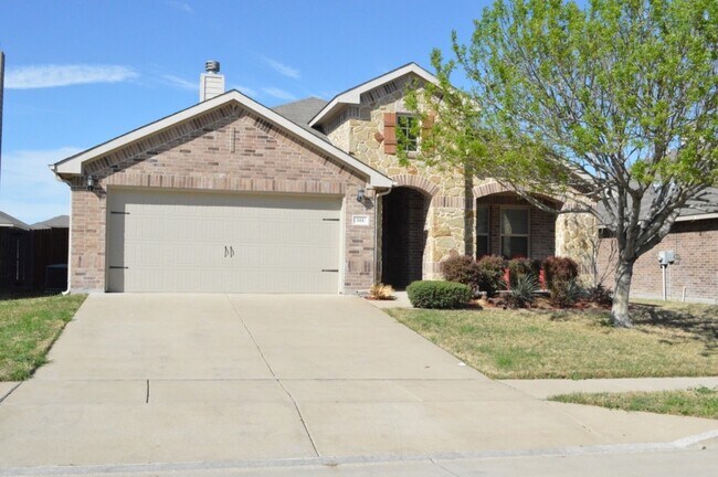 344 Amethyst Drive, Fort Worth, TX 76131 photo 2