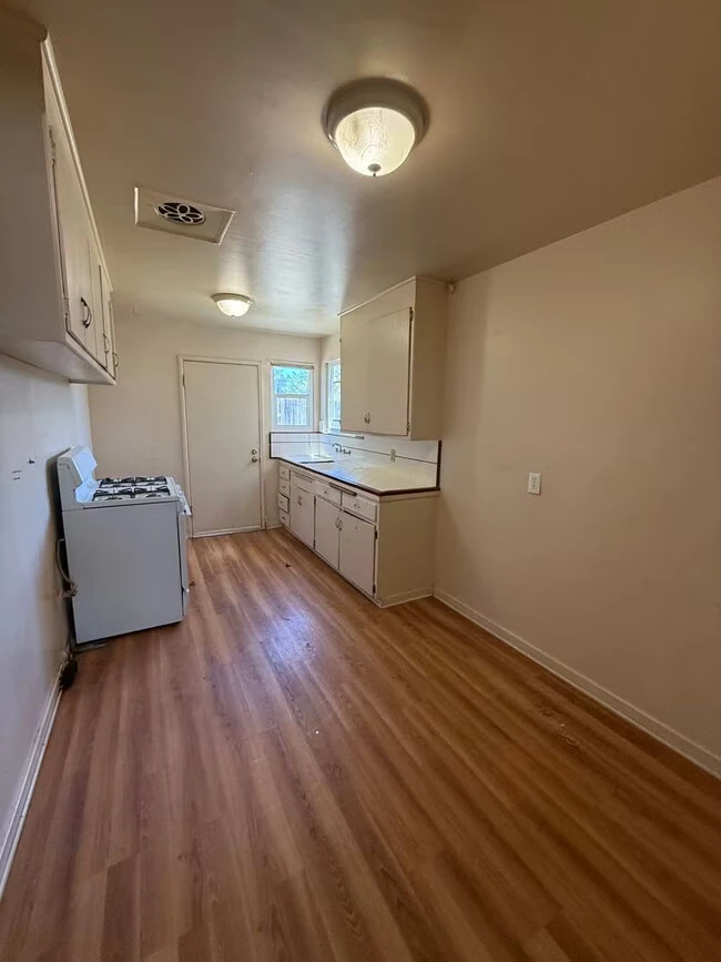 618 Utah St Fairfield, CA 94533 photo 4
