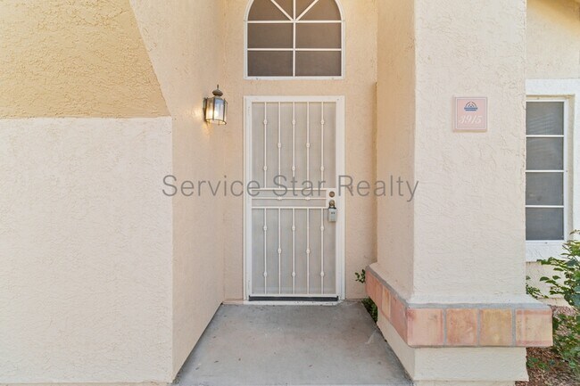 3915 E Gail Dr Phoenix, AZ 85044 photo 3