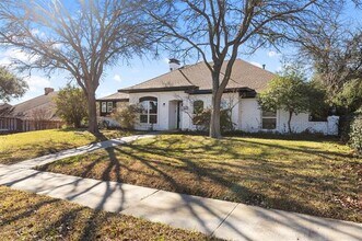 3005 Club Hill Drive, Garland, TX 75043 photo 4