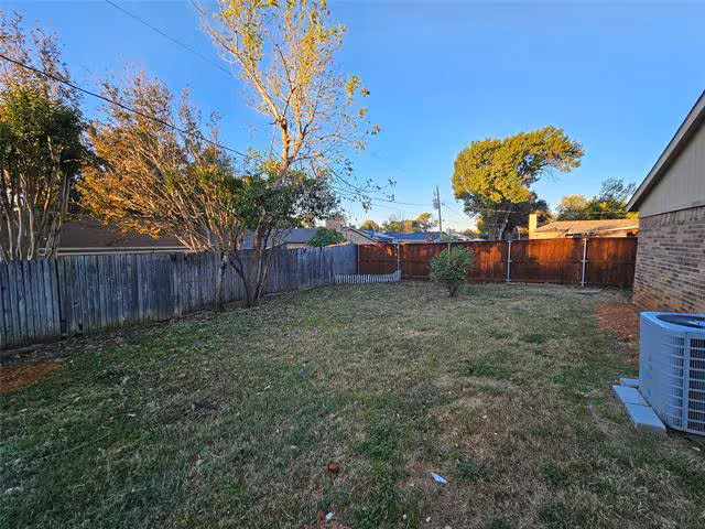 308 Royal Field Drive, Arlington, TX 76011 photo 2