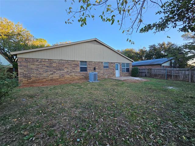308 Royal Field Drive, Arlington, TX 76011 photo 3