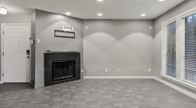 4067 Beltway Dr Addison, TX 75001 photo 2