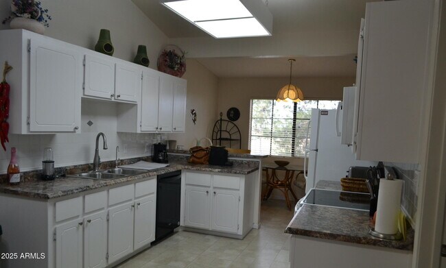 455 S Delaware Dr Apache Junction, AZ 85120 photo 3