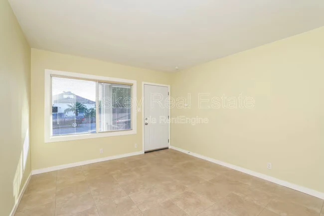 355 W 12th St Pittsburg, CA 94565 photo 3