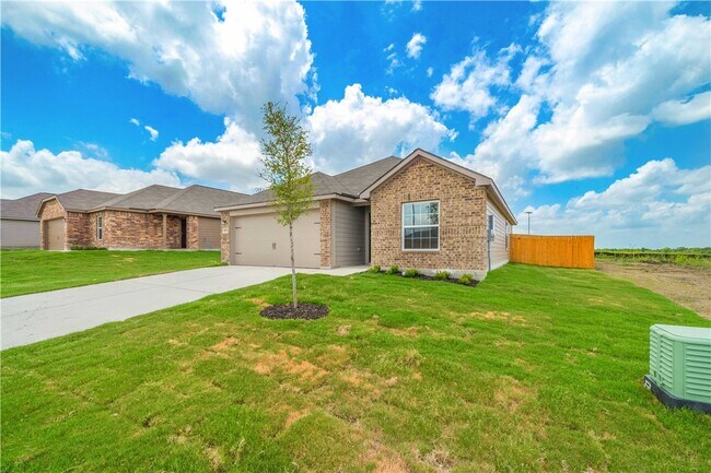 18501 Quiet Range Dr Elgin, TX 78621 photo 2