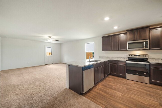18501 Quiet Range Dr Elgin, TX 78621 photo 4