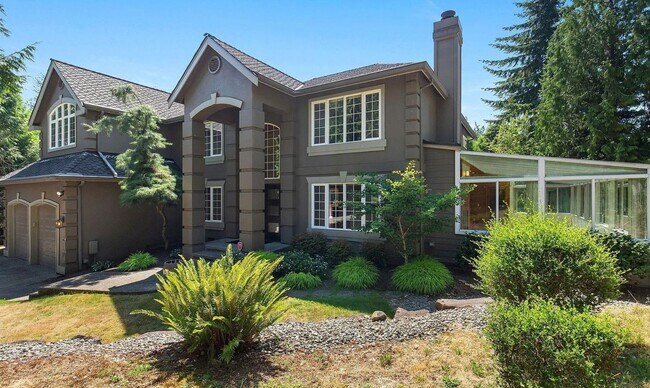 5 Bedroom Single Family Home in Lakemont photo 2