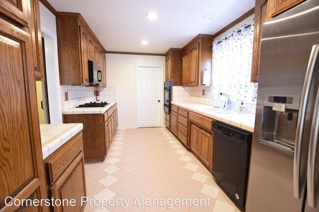 3374 San Marino Avenue, San Jose, CA 95127 photo 2