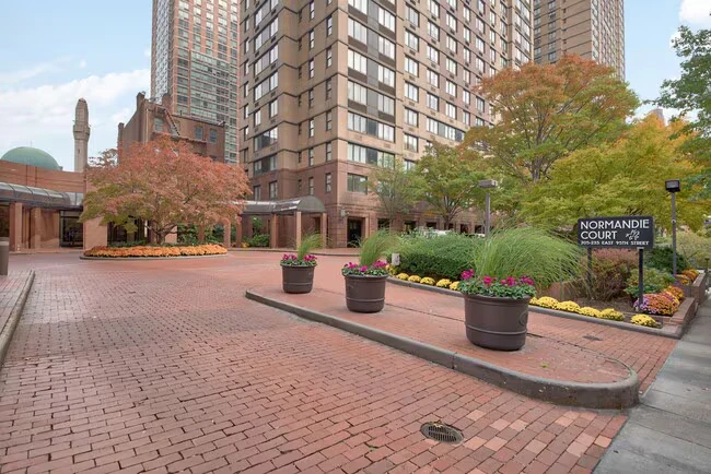 Normandie Court photo 4