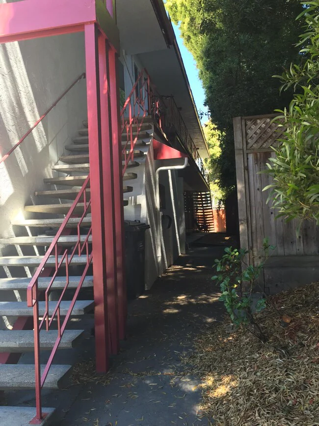 2009 Mcgee Avenue, Berkeley, CA 94703 photo 2