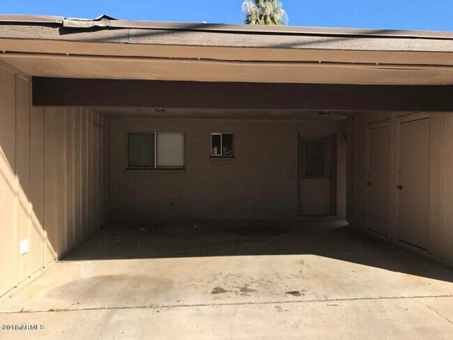 2 BEDROOM 1 BATH MESA TRIPLEX HOME photo 2