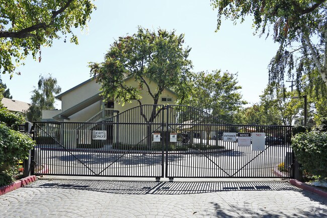 1016 Summerplace Dr San Jose, CA 95122 photo 3