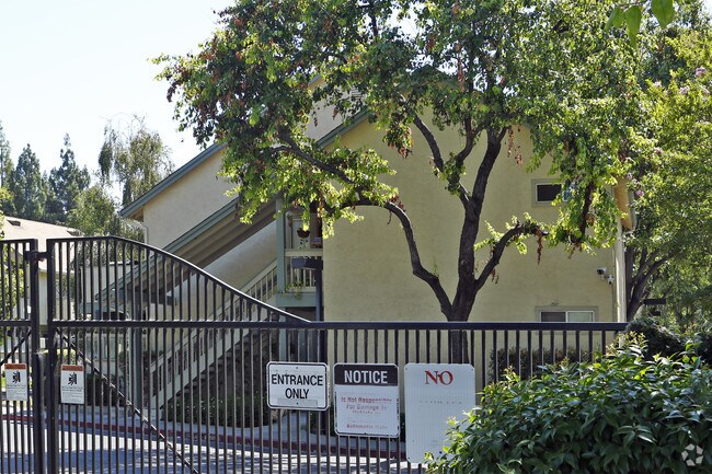1016 Summerplace Dr San Jose, CA 95122 photo 4