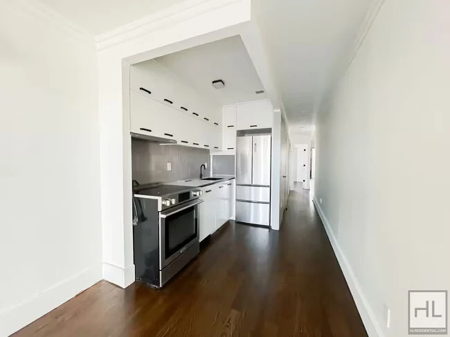 Carroll Gardens 2-Bed 1-Bath / In Unit W&D photo 4