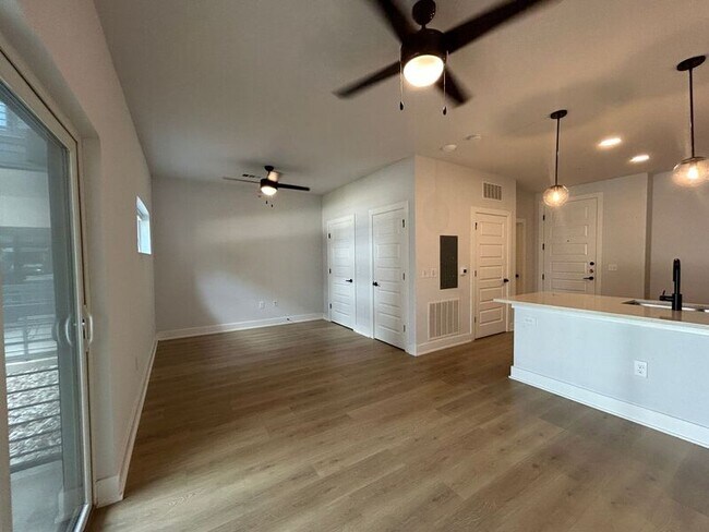 3101 Govalle Ave Austin, TX 78702 photo 3