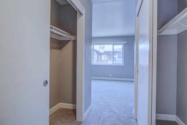 Synergy @ 2019 Shoreline Apartments photo 5