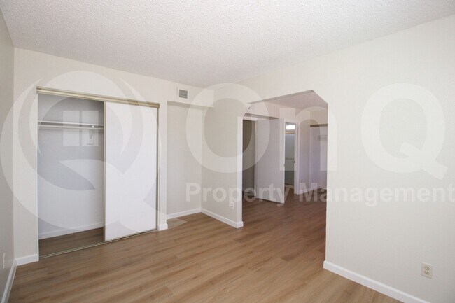 517 W Highland St Chandler, AZ 85225 photo 2