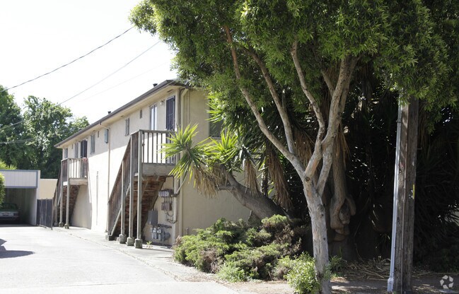 527 & 529 Callan Avenue photo 4