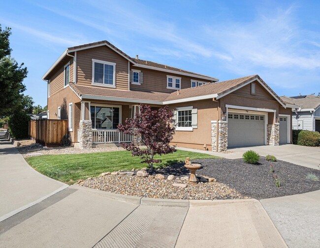 Beautiful 5-Bedroom Brentwood Home with 3-Car Garage photo 4